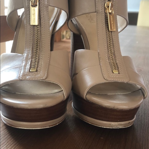 Michael Kors zip front sandals - Picture 3 of 6